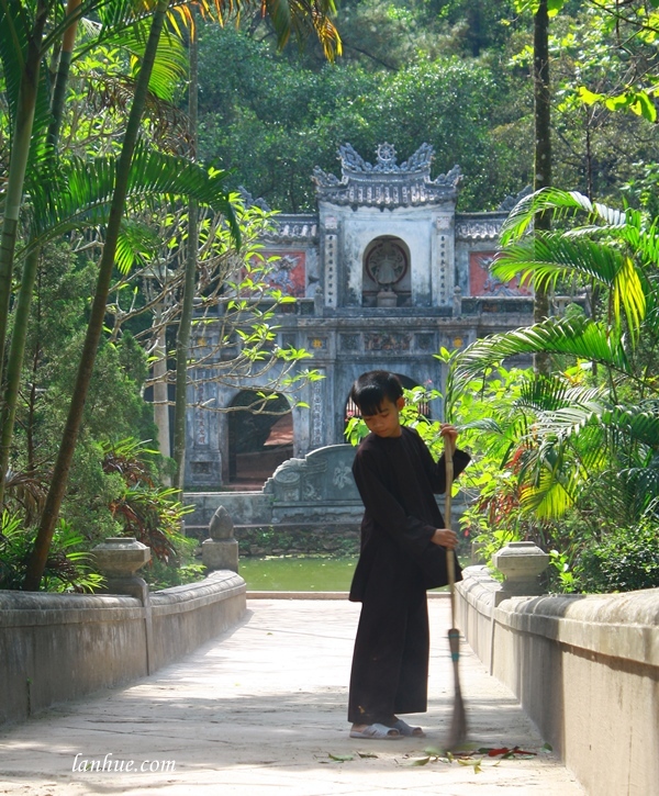 lan_hue_tu_hieu_pagoda_zen_monastery_9