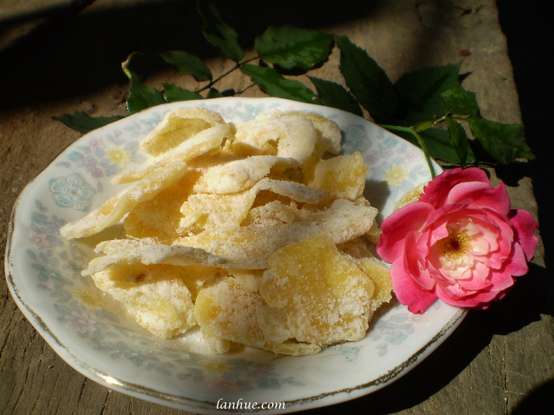 Mứt gừng (Sugar coated ginger slices)