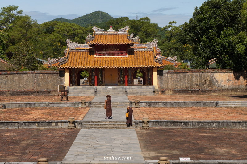 Hiển Đức Gate to the main temple at Hiếu Lăng