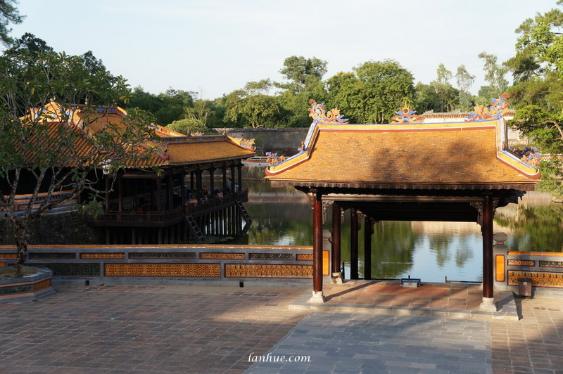 The pavilions on Lưu Khiêm Lake