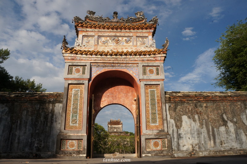 The gate looked from Emperor Tự Đức's grave