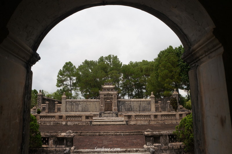 The grave of Emperor Đồng Khánh