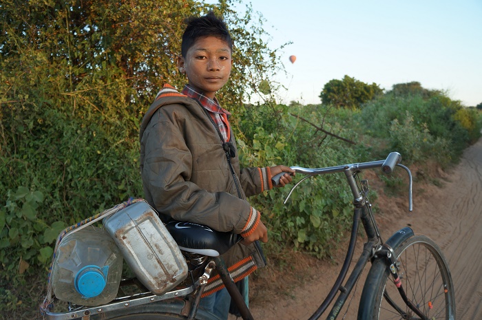 A local boy (Bagan, 2013)