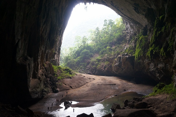 One of the entrance of Hang Én