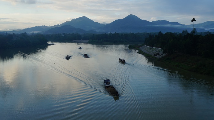 It's where Tả Trạch and Hữu Trạch join to make Hương River.