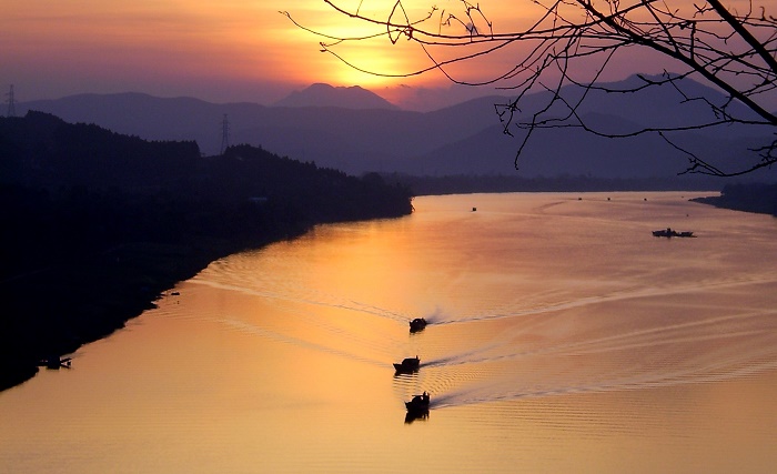 Sunset on Hương River from Vọng Cảnh Hill - one of my first pictures of the river