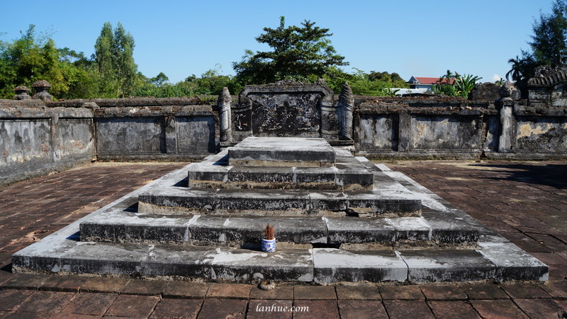 Empress Từ Minh's grave at An cemetery