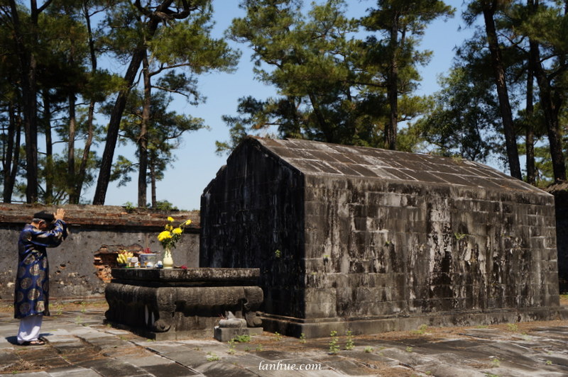 Empress Thuận Thiên's tomb