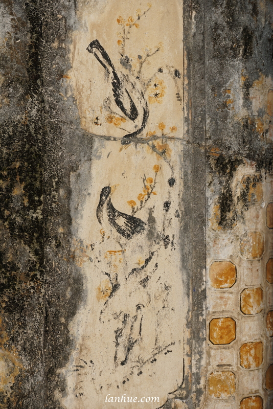 A painting on the feng shui screen at the tomb of Xương Thọ.