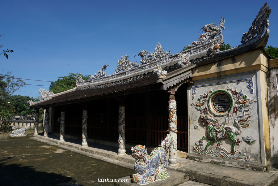 Lại Thế Village's communal house