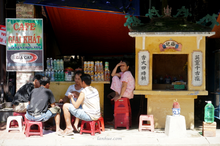 street life in Huế city