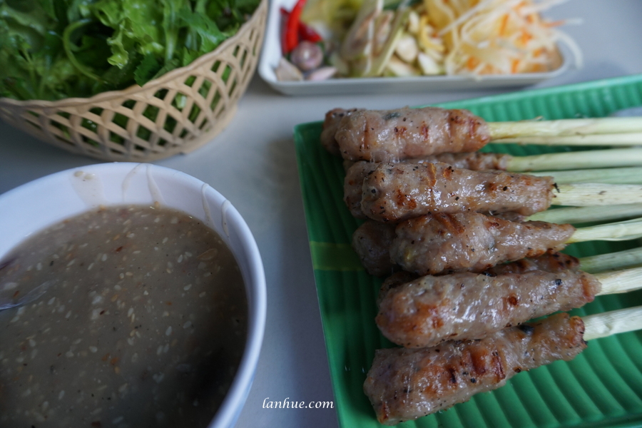 nem lụi, grilled ground pork