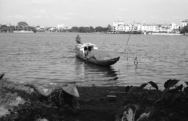 lan hue, dong ba market, huong river