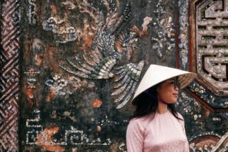 a hue girl in ao dai