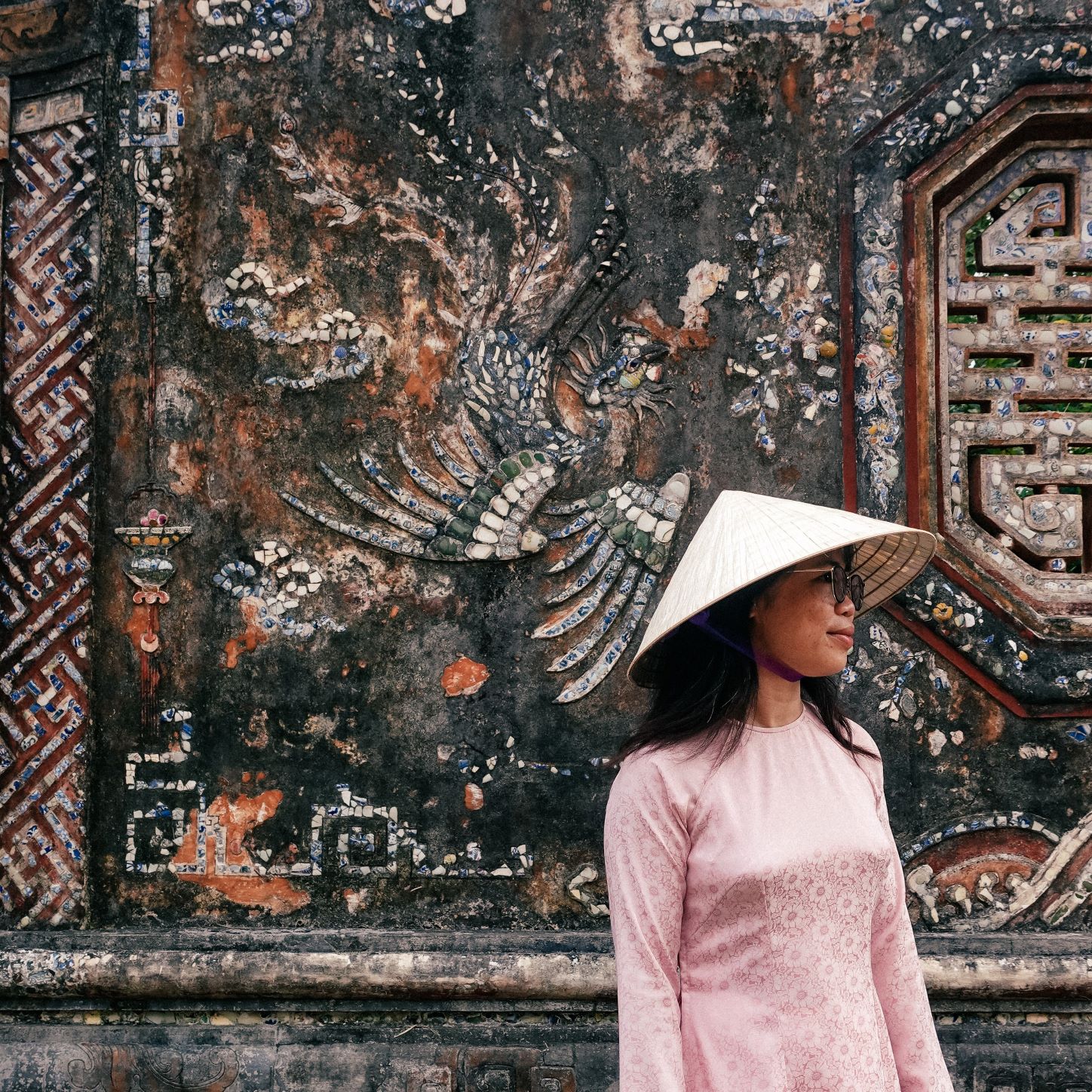 a hue girl in ao dai