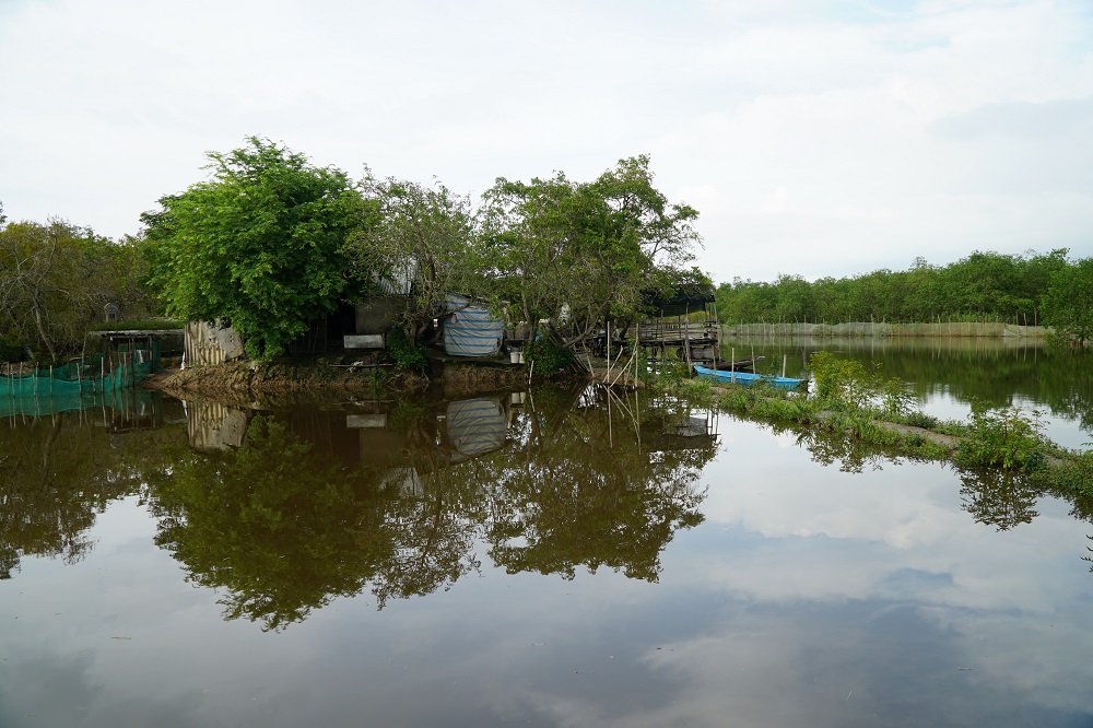 the cottage of Mr. Đáp and Mrs. Hồng